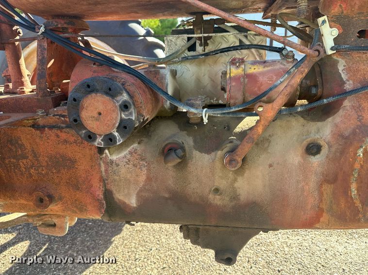 image for item ER8027 1952 International Harvester Farmall H tractor