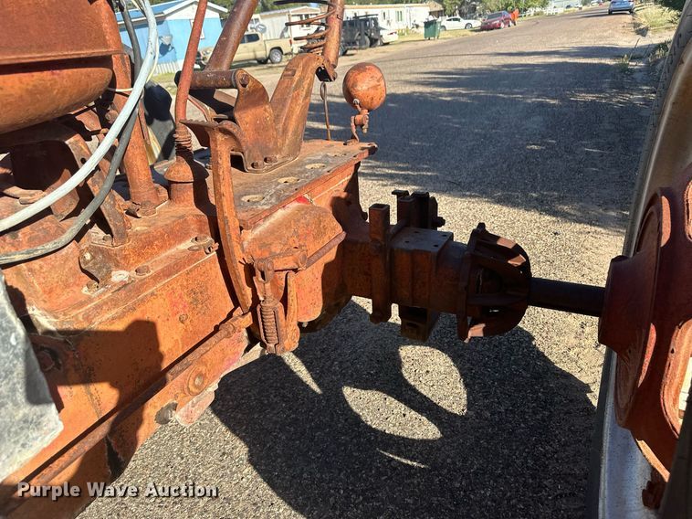 image for item ER8027 1952 International Harvester Farmall H tractor