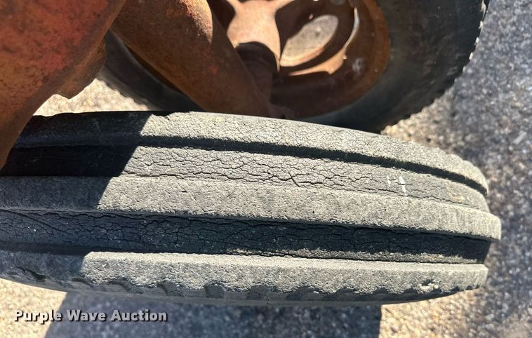 image for item ER8027 1952 International Harvester Farmall H tractor