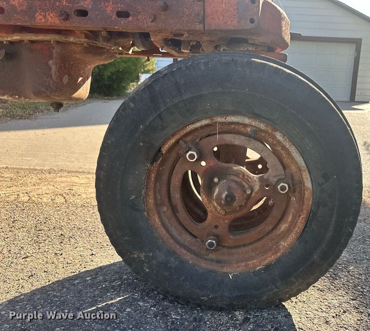 image for item ER8027 1952 International Harvester Farmall H tractor