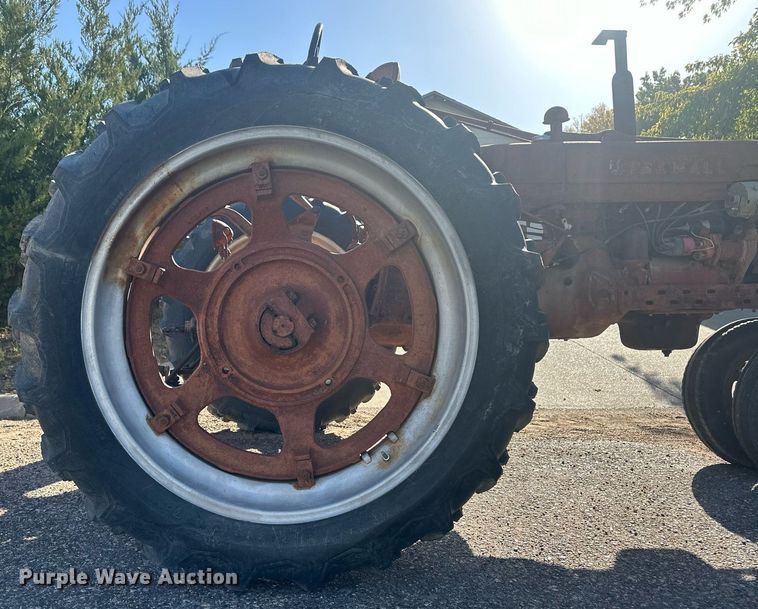 image for item ER8027 1952 International Harvester Farmall H tractor