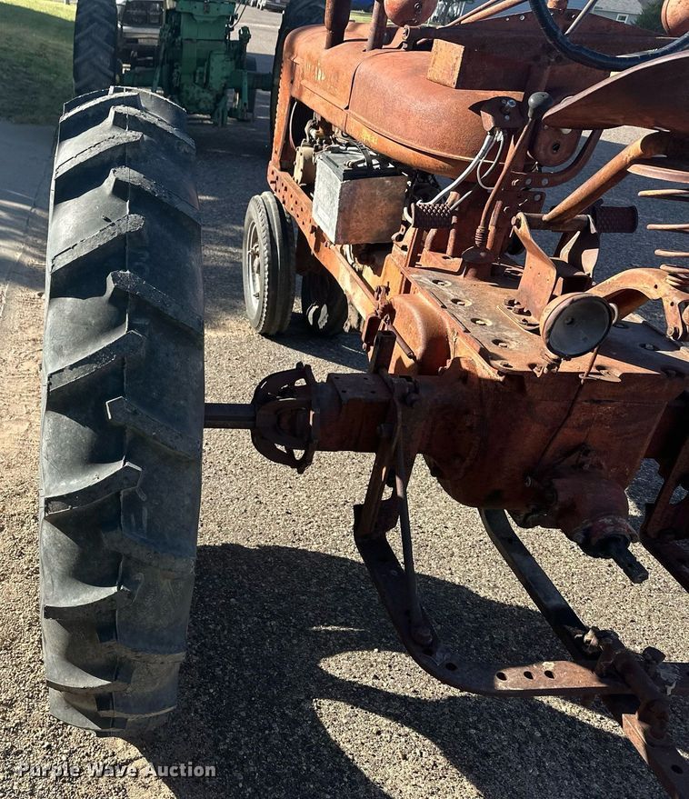 image for item ER8027 1952 International Harvester Farmall H tractor