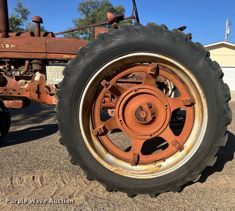 image for item ER8027 1952 International Harvester Farmall H tractor