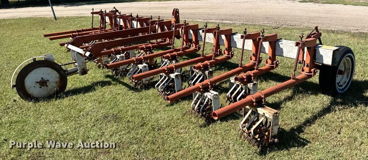 image for item MV9213 Lilliston-Lehman row crop rolling picker/treader