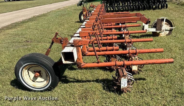 image for item MV9213 Lilliston-Lehman row crop rolling picker/treader