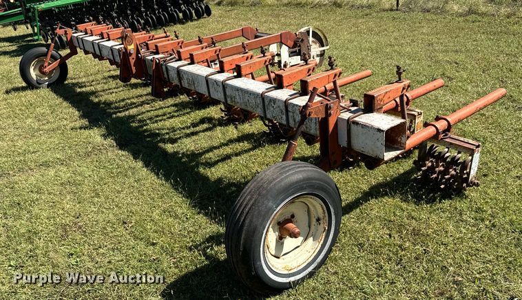 image for item MV9213 Lilliston-Lehman row crop rolling picker/treader