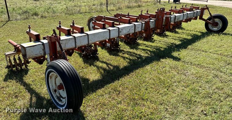 image for item MV9213 Lilliston-Lehman row crop rolling picker/treader