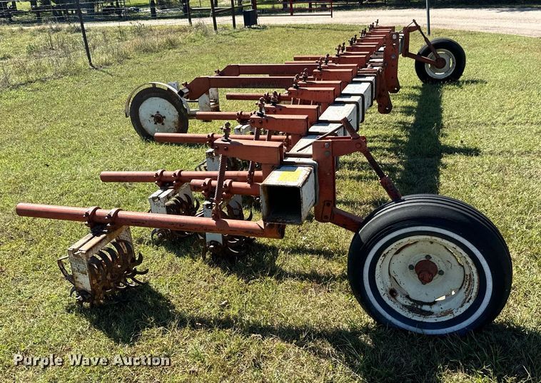 image for item MV9213 Lilliston-Lehman row crop rolling picker/treader