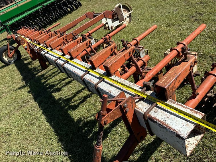 image for item MV9213 Lilliston-Lehman row crop rolling picker/treader