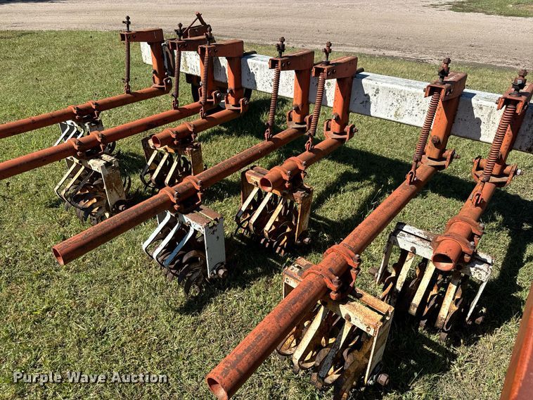 image for item MV9213 Lilliston-Lehman row crop rolling picker/treader