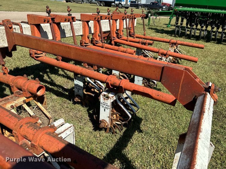 image for item MV9213 Lilliston-Lehman row crop rolling picker/treader