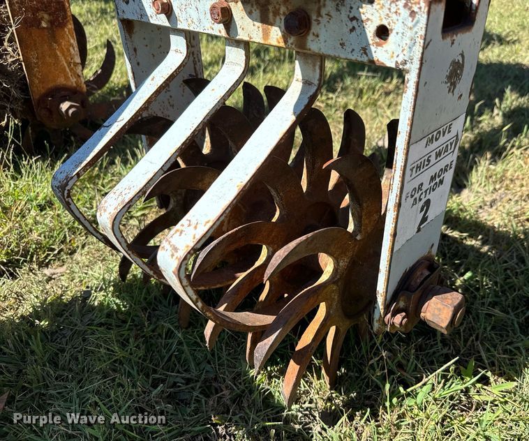 image for item MV9213 Lilliston-Lehman row crop rolling picker/treader