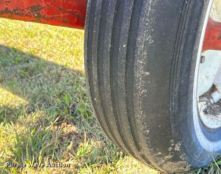 image for item MV9213 Lilliston-Lehman row crop rolling picker/treader