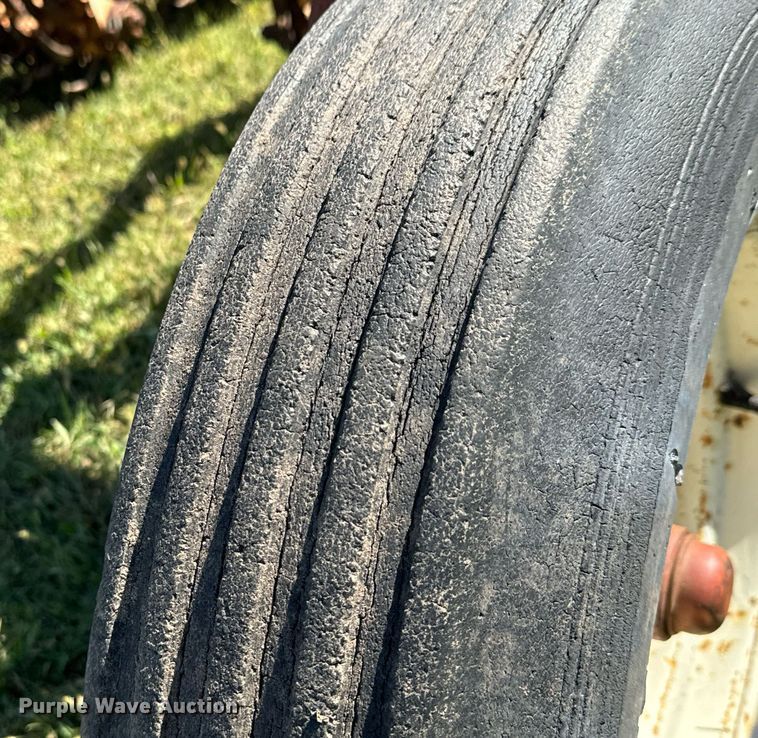 image for item MV9213 Lilliston-Lehman row crop rolling picker/treader