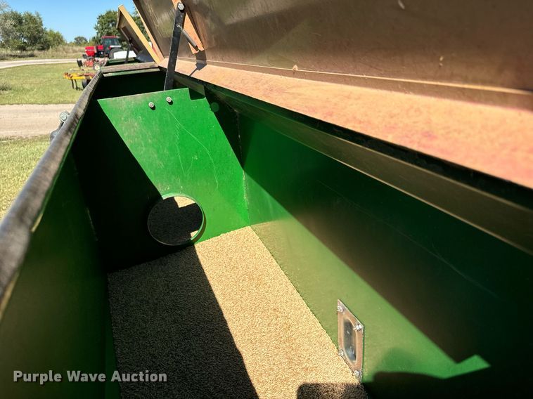 image for item MV9214 1998 Great Plains Solid Stand 30 grain drill