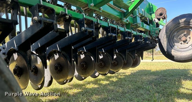 image for item MV9214 1998 Great Plains Solid Stand 30 grain drill