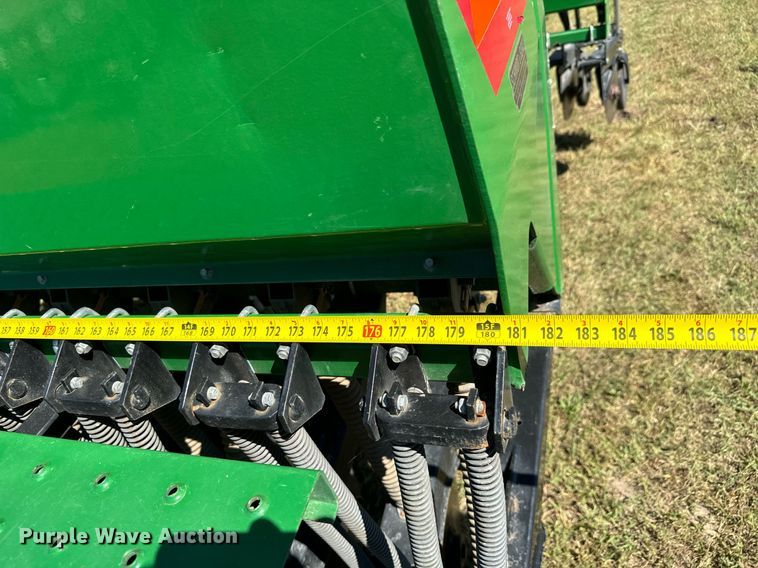 image for item MV9214 1998 Great Plains Solid Stand 30 grain drill