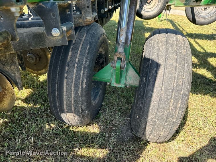 image for item MV9214 1998 Great Plains Solid Stand 30 grain drill