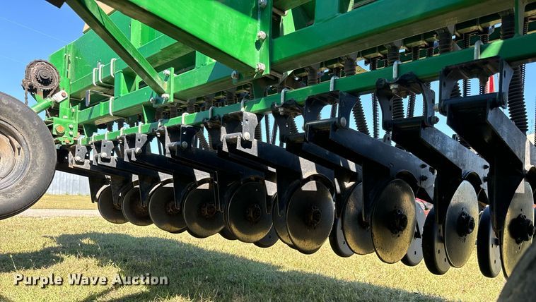 image for item MV9214 1998 Great Plains Solid Stand 30 grain drill