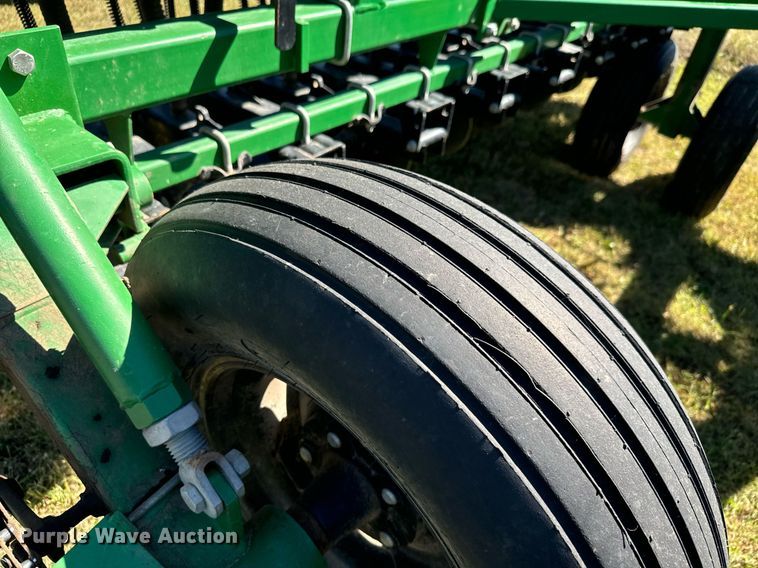 image for item MV9214 1998 Great Plains Solid Stand 30 grain drill