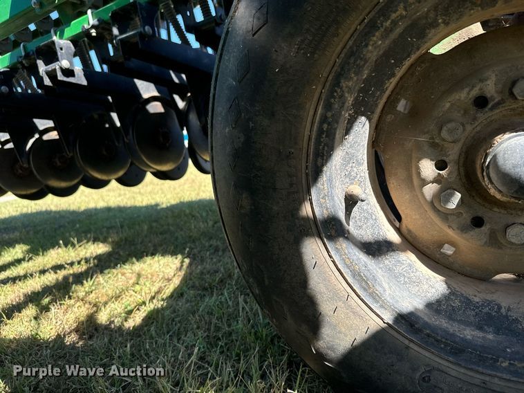 image for item MV9214 1998 Great Plains Solid Stand 30 grain drill