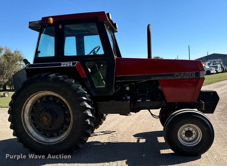 image for item MV9222 1985 Case International 2294 tractor