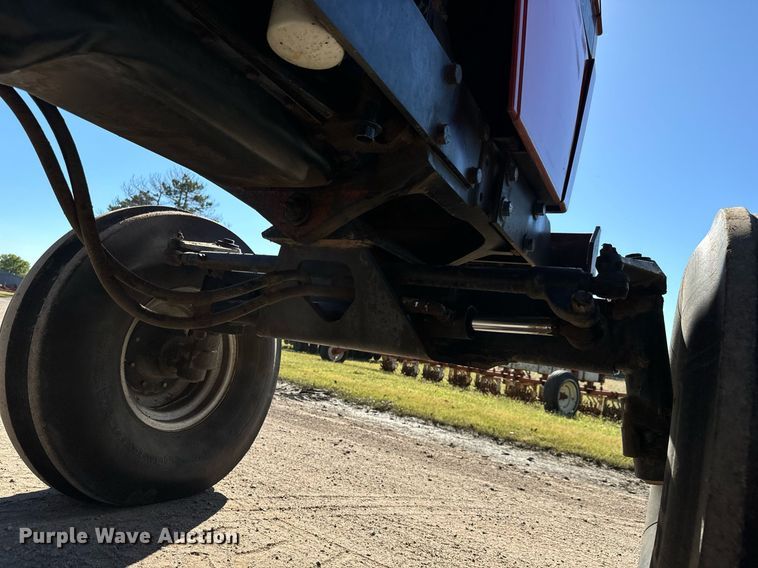 image for item MV9222 1985 Case International 2294 tractor