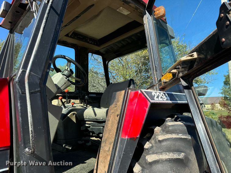 image for item MV9222 1985 Case International 2294 tractor