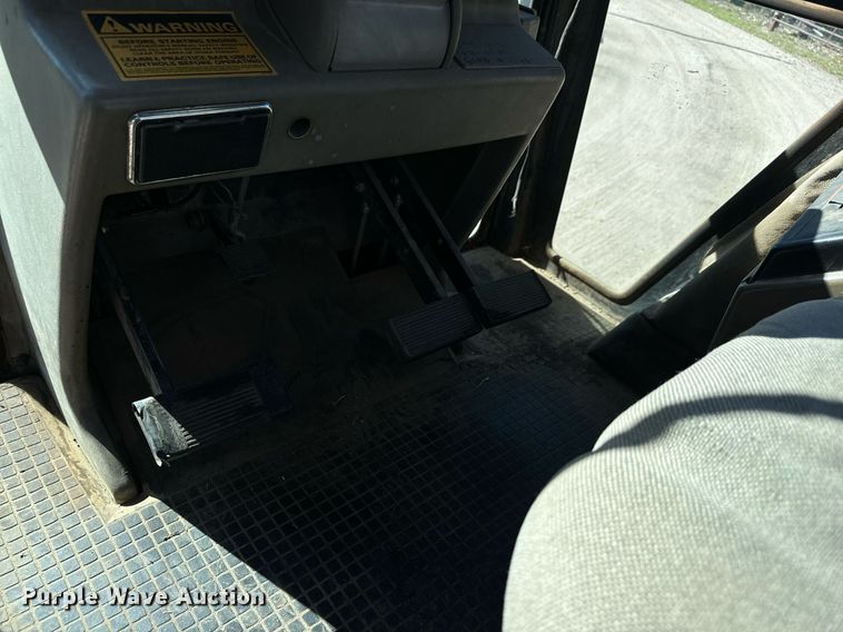 image for item MV9222 1985 Case International 2294 tractor