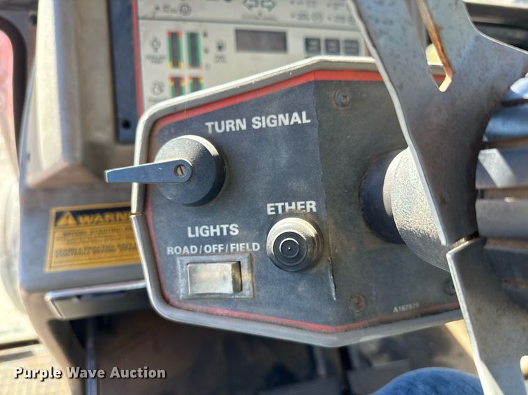 image for item MV9222 1985 Case International 2294 tractor