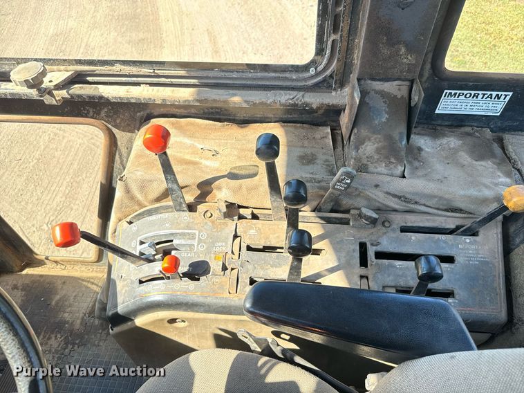 image for item MV9222 1985 Case International 2294 tractor