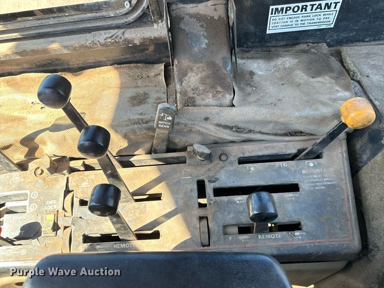 image for item MV9222 1985 Case International 2294 tractor