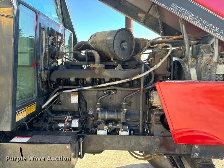 image for item MV9222 1985 Case International 2294 tractor