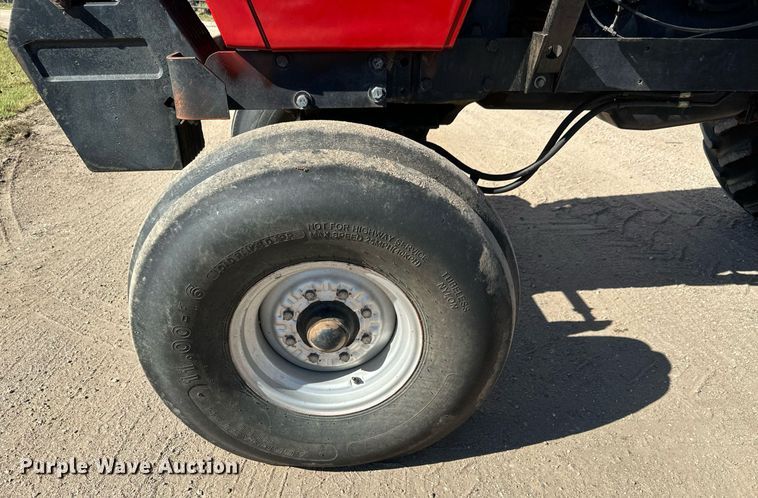 image for item MV9222 1985 Case International 2294 tractor