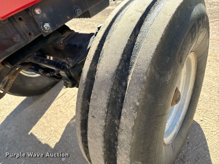 image for item MV9222 1985 Case International 2294 tractor