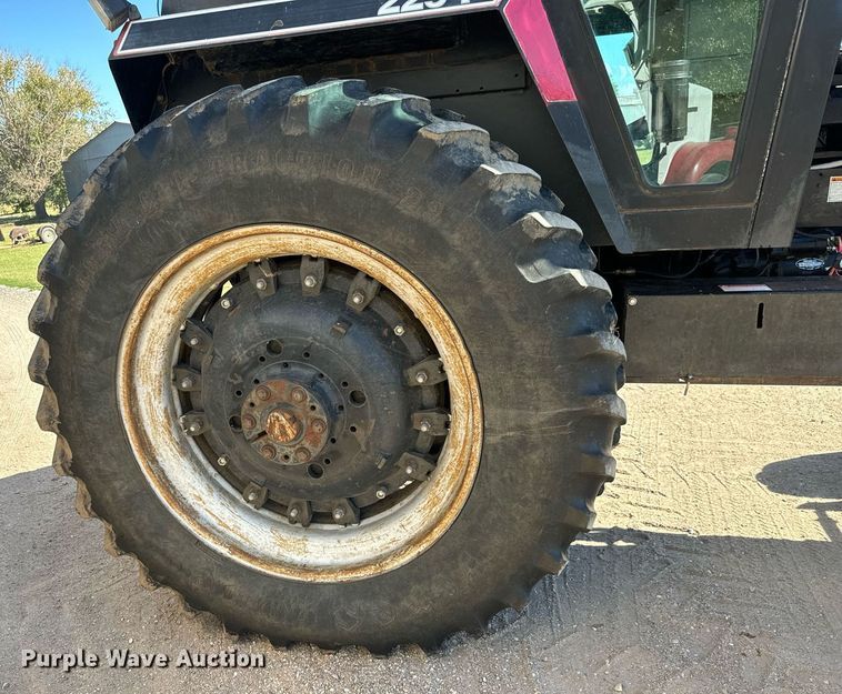 image for item MV9222 1985 Case International 2294 tractor