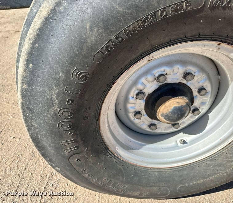 image for item MV9222 1985 Case International 2294 tractor