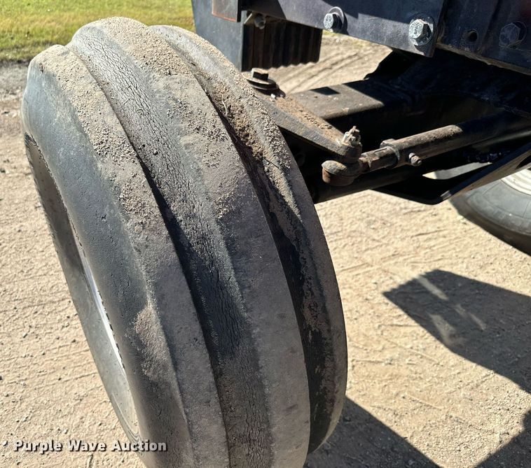 image for item MV9222 1985 Case International 2294 tractor