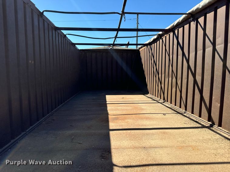 image for item MV9224 1972 Peterbilt  352 ST grain truck