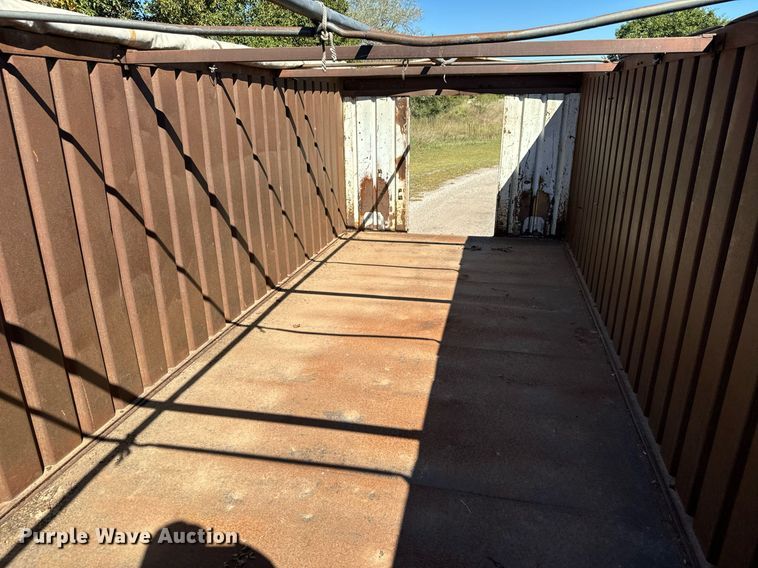 image for item MV9224 1972 Peterbilt  352 ST grain truck