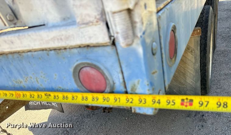 image for item MV9224 1972 Peterbilt  352 ST grain truck