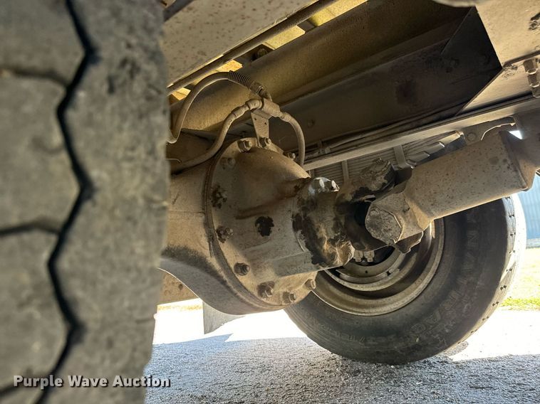 image for item MV9224 1972 Peterbilt  352 ST grain truck