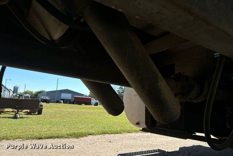 image for item MV9224 1972 Peterbilt  352 ST grain truck