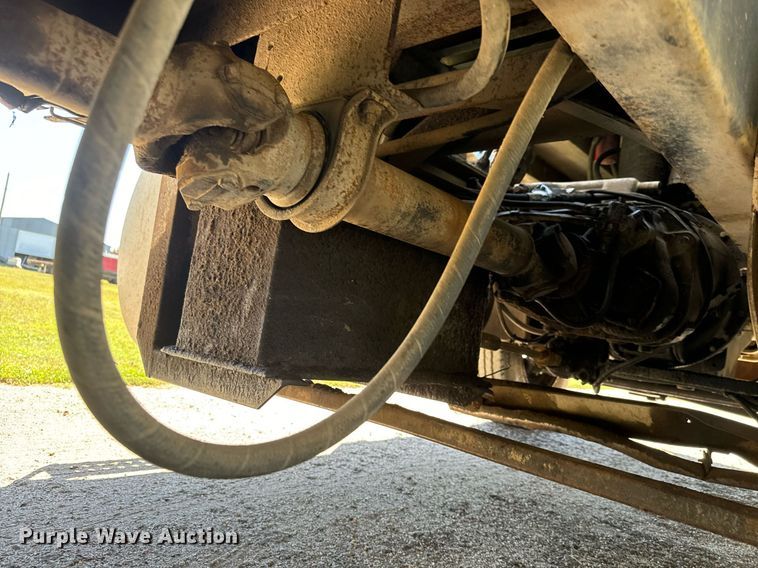 image for item MV9224 1972 Peterbilt  352 ST grain truck