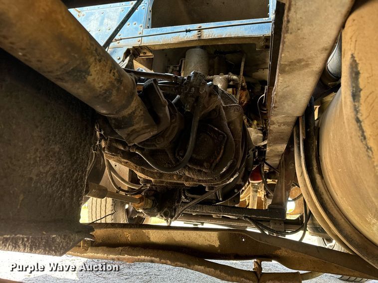 image for item MV9224 1972 Peterbilt  352 ST grain truck