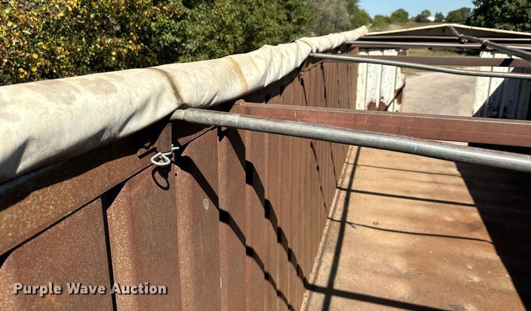 image for item MV9224 1972 Peterbilt  352 ST grain truck