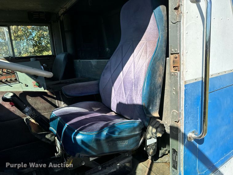 image for item MV9224 1972 Peterbilt  352 ST grain truck