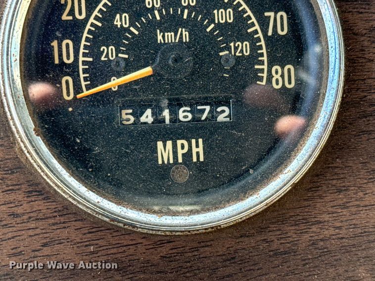 image for item MV9224 1972 Peterbilt  352 ST grain truck