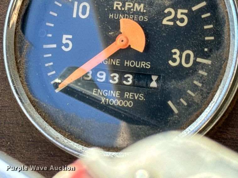 image for item MV9224 1972 Peterbilt  352 ST grain truck