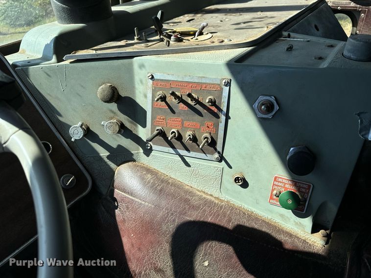 image for item MV9224 1972 Peterbilt  352 ST grain truck